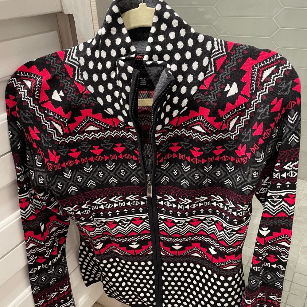 Icelandic Designs zip up sweater